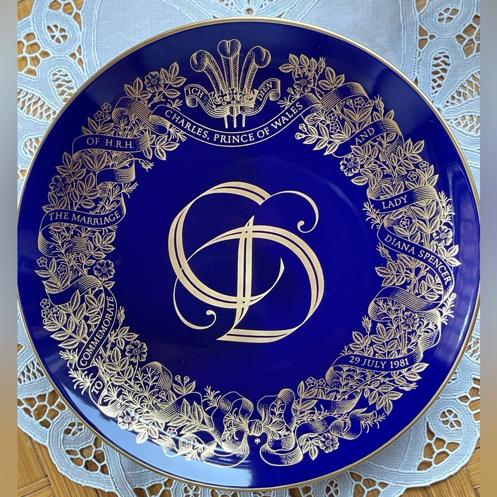 Vintage collectible Prince Charles & Diana commemorative wedding plate